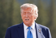 Trump critica Macron e diz que algo "muito maior" está em andamento