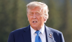 Trump critica Macron e diz que algo "muito maior" está em andamento
