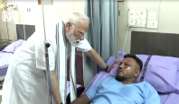 Narendra Modi se encontra com único sobrevivente do voo da Air India