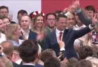 Eleições na Polônia: Candidato de centro diz que venceu votação