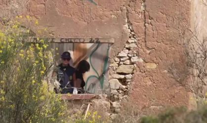 Caso Madeleine McCann: polícia vasculha casas abandonadas em Portugal