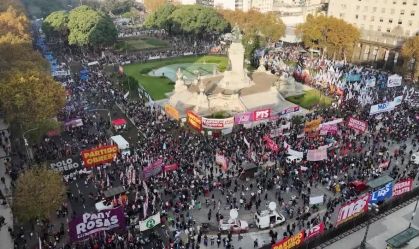 Argentina debate aumento de benefícios a aposentados em meio a protestos
