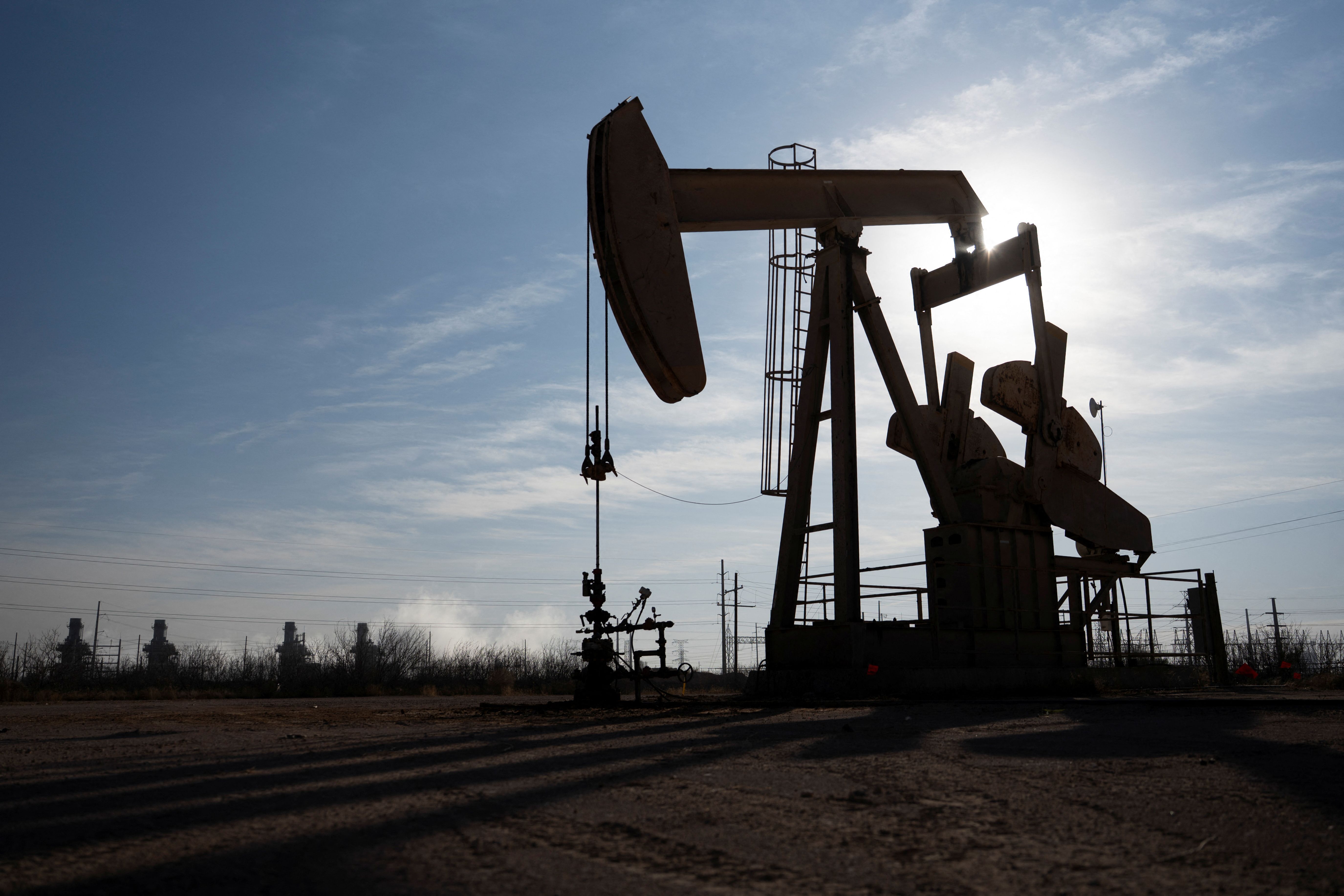 Campo de petróleo da Bacia Permiana, nos arredores de Odessa, Texas, EUA