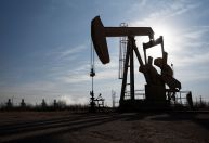 Petróleo sobe com dados dos EUA e negociações com China