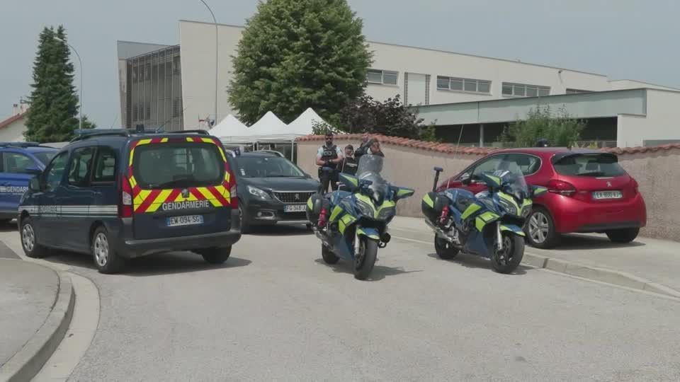 Estudante no nordeste da França esfaqueia assistente escolar até a morte