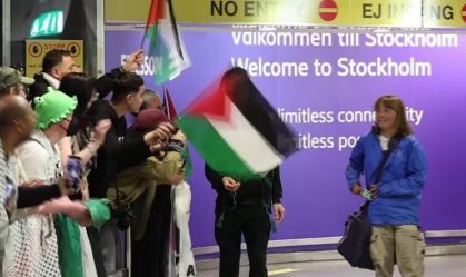 Greta Thunberg chega à Suécia após ser deportada de Israel
