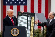 Trump diz que enviará cartas tarifárias a mais de 100 países nesta segunda