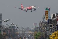 AirAsia avalia Airbus e Embraer para encomenda de 100 aviões, dizem fontes