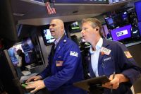 S&P 500 cai com atenção ao Oriente Médio e a detalhes de acordo EUA-China
