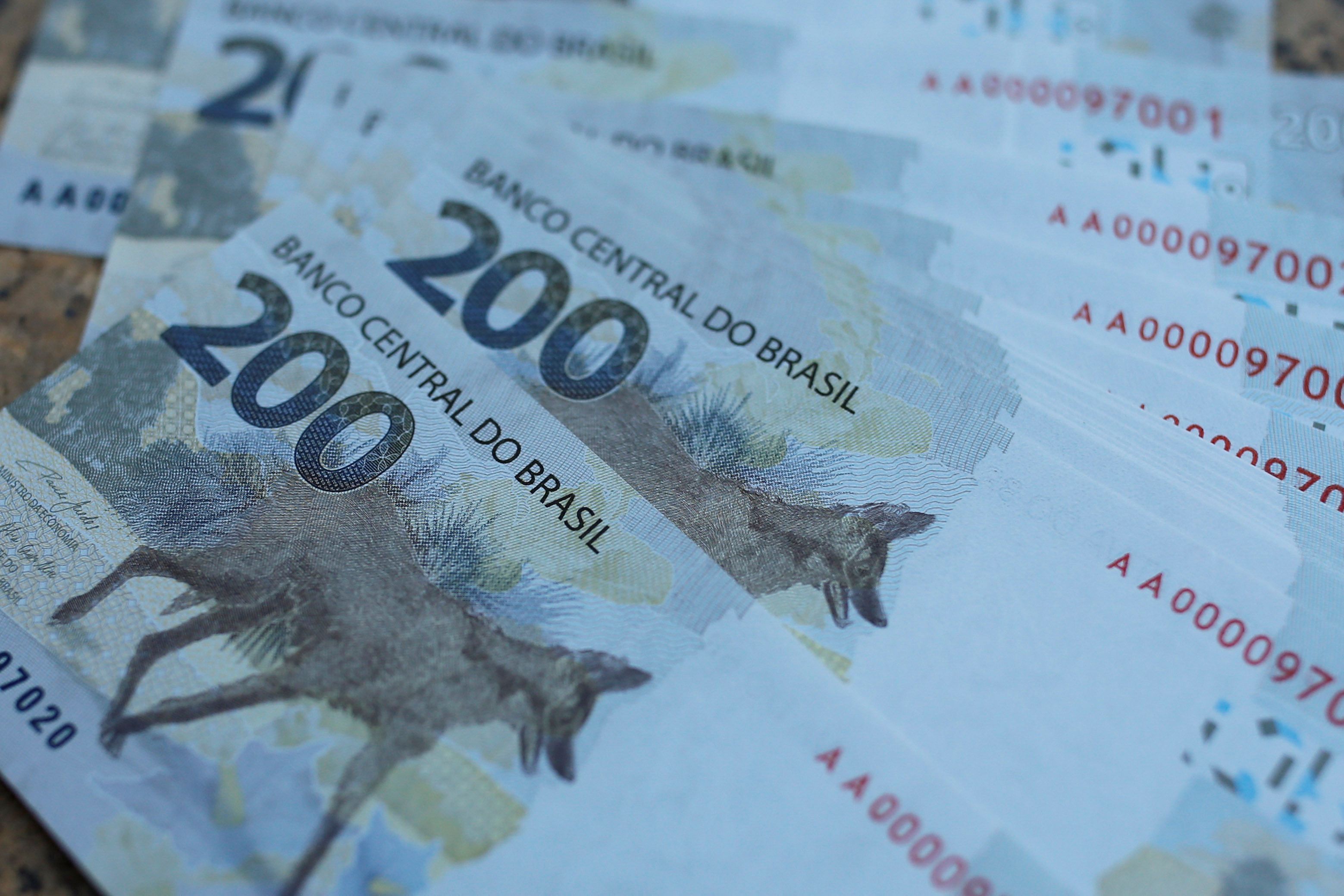 Dólar perder força ante o real e taxas dos DIs fecham perto da ...