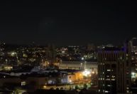 Sirenes soam em Jerusalém e Tel Aviv com mísseis iranianos cruzando o céu