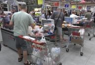 Israelenses estocam comida em meio ao receio de retaliação do Irã