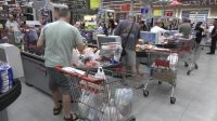 Israelenses estocam comida em meio ao receio de retaliação do Irã