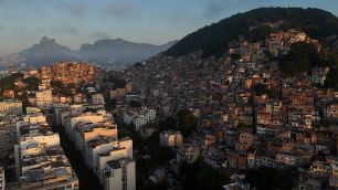 Pesquisa: 8 em cada 10 moradores de favelas no Rio aprovam megaoperação