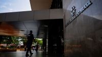 BC mantém juros em 15% e confirma fim do ciclo de aperto monetário