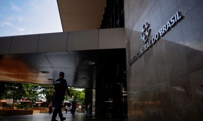 BC sinaliza juros em 15% por tempo "bastante prolongado"; leia comunicado