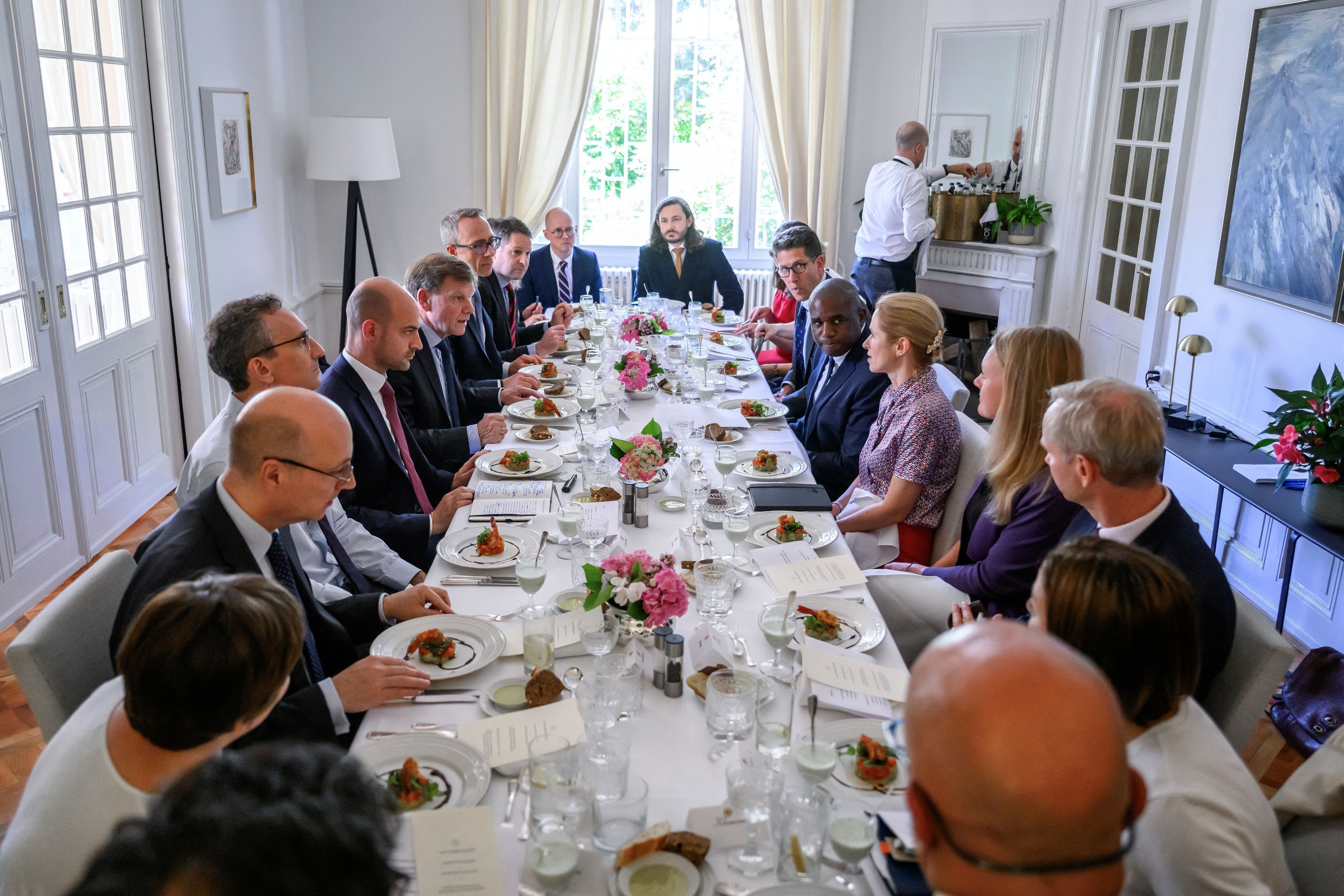 Reunião de ministros europeus com Irã em Genebra