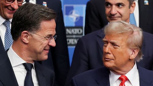 Secretário-geral da Otan, Mark Rutte, ao lado do presidente dos EUA, Donald Trump, durante reunião de cúpula da aliança militar ocidental em Haia, na Holanda