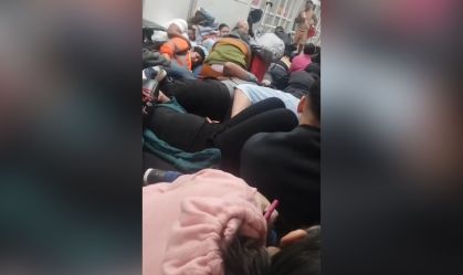 Vídeo: passageiros se amontoam e 'rezam' em meio a tiroteio no Rio
