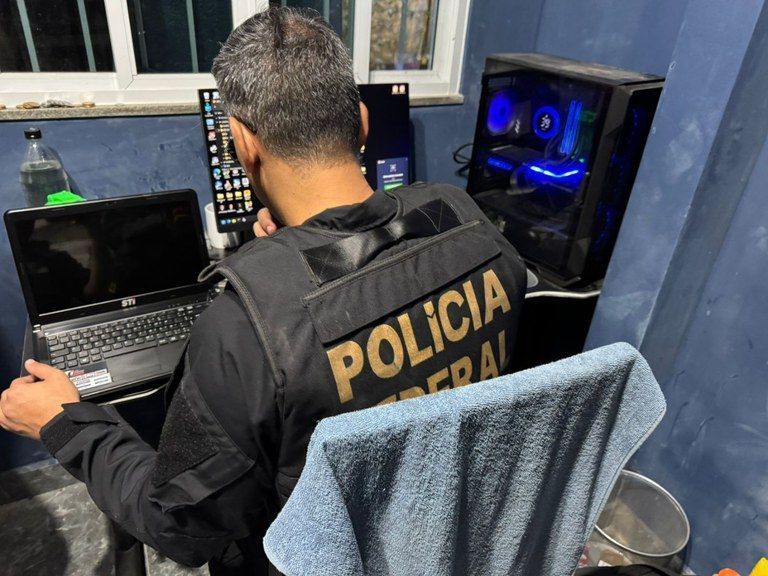 Imagem de destaque do post: Espanhol procurado pela Interpol é preso no Galeão pela PF