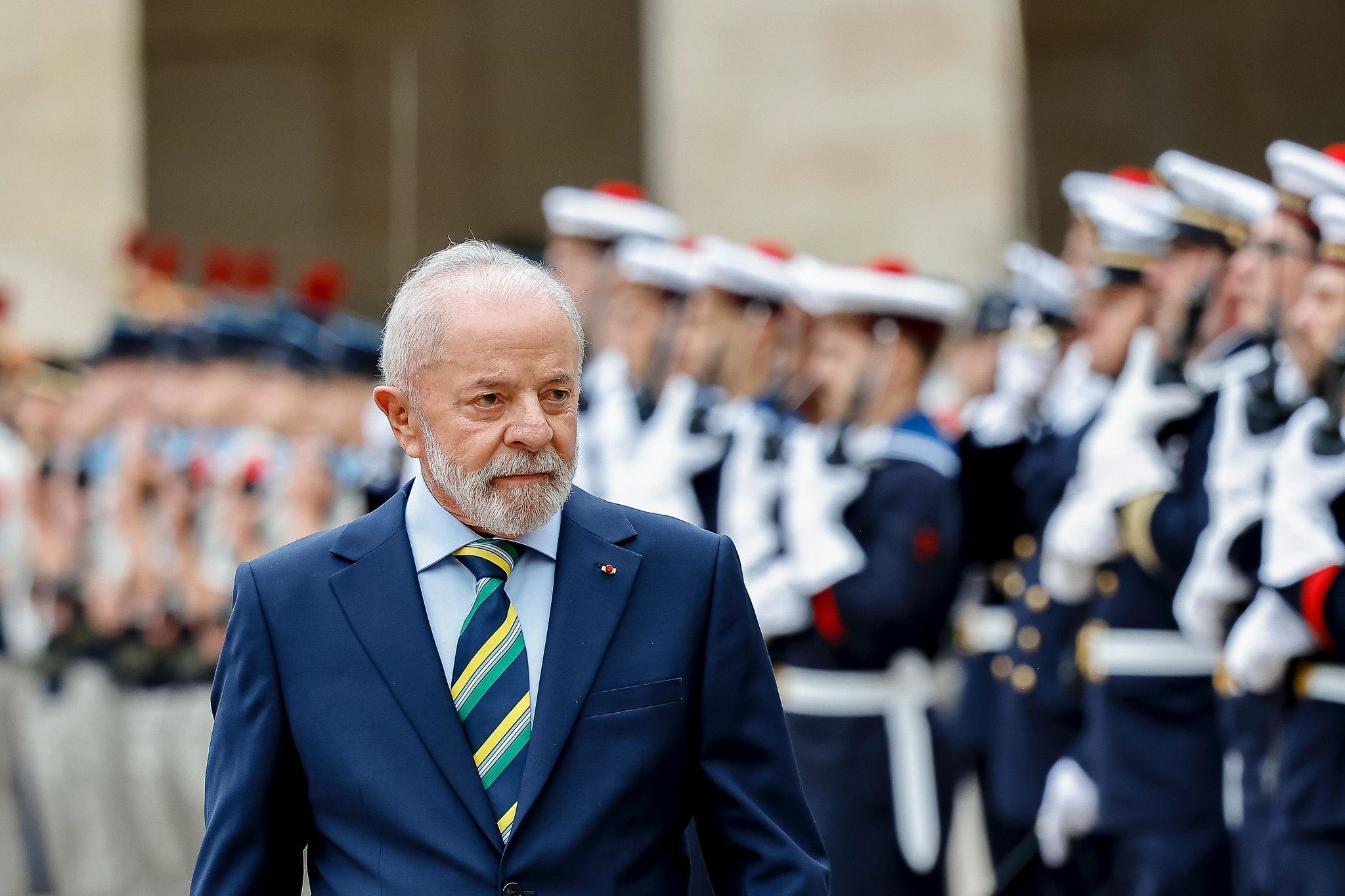 Presidente Luiz Inácio Lula da Silva em cerimônia na França.