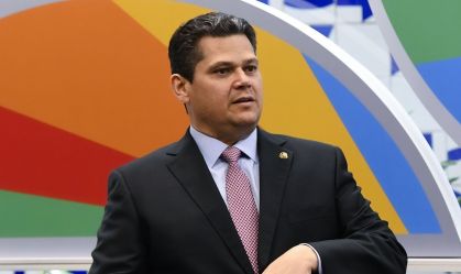 Cota feminina não é caminho razoável, diz Alcolumbre sobre vagas em eleição