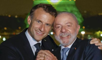 Embaixada da França faz homenagem do Dia dos Namorados com Lula e Macron