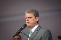 Tarcísio descarta candidatura presidencial sem apoio de Bolsonaro