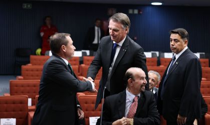 Veja: Bolsonaro e Mauro Cid apertam as mãos antes de interrogatório no STF