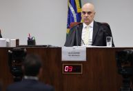 "Horário do almoço está longe", brinca Moraes ao responder defesa de Heleno