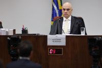 "Horário do almoço está longe", brinca Moraes ao responder defesa de Heleno