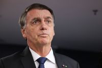 Bolsonaro admite estudo de possibilidades, mas nega plano de golpe