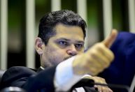 Dívidas estaduais, BPC e bagagens: Congresso adia análise de 30 vetos