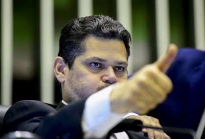 Dívida estaduais, BPC e bagagens aéreas: Congresso adia análise de 30 vetos