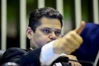 Dívidas estaduais, BPC e bagagens: Congresso adia análise de 30 vetos