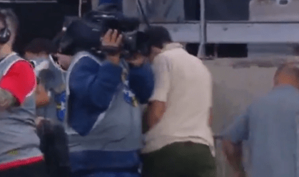 Abel se manifesta sobre "empurrão" em cinegrafista em derrota do Palmeiras