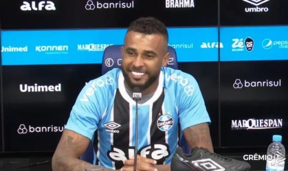 Alex Santana é apresentado no Grêmio e explica saída do Corinthians