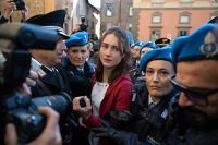 História de Amanda Knox vira minissérie pelo Disney+; veja novas imagens