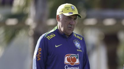 Ancelotti durante primeiro treino na Seleção