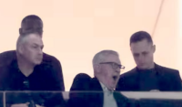 Ancelotti é flagrado bocejando em jogo de Corinthians x Vitória 