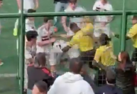 Árbitro agride menores de idade em jogo com sócios do São Paulo; vídeo