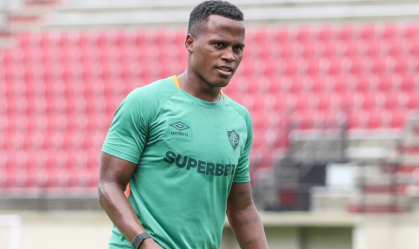Arias joga em Fluminense x Cruzeiro? Entenda a negociação com clube inglês
