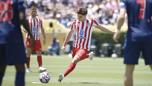 Atlético de Madrid tenta reagir, mas esbarra na marcação adversária