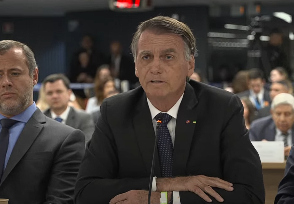 Defesa de Bolsonaro diz que recebeu cautelares com "surpresa e indignação"  | CNN Brasil