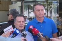 Exames de Bolsonaro indicam quadro de pneumonia viral, diz médico