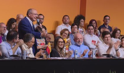 Em congresso do PSB, Alckmin chama Lula de “companheiro de trincheira”