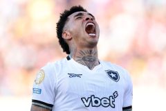 Igor Jesus celebra gol