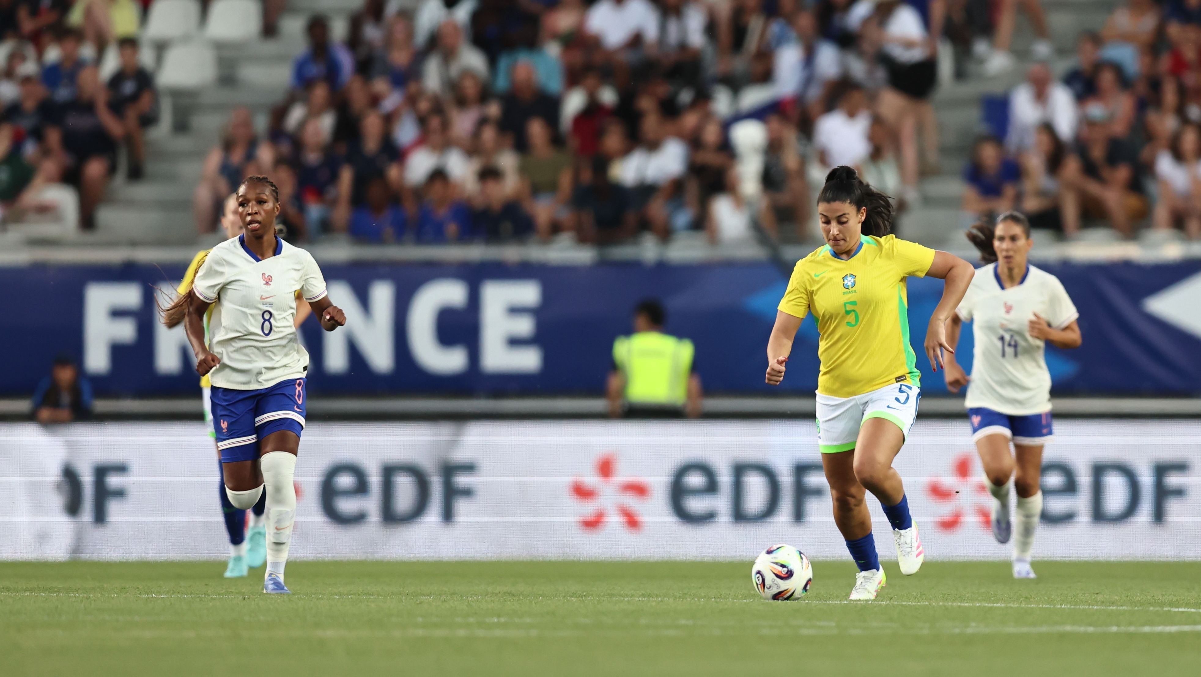 Brasil x França no futebol feminino