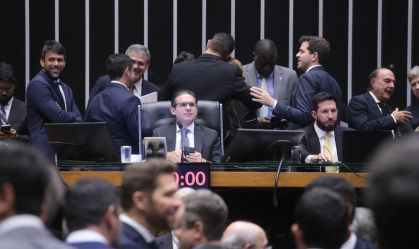 Análise: judicialização do IOF criaria clima de "guerra" com Congresso