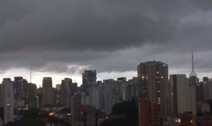 Quarta frente fria do ano chega nesta segunda; veja previsão para o país